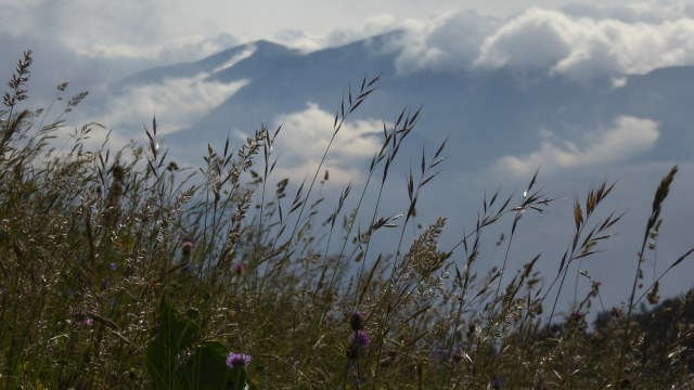 Les nuages dansent sur les crêtes