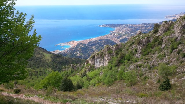 Vue plongeante sur Menton