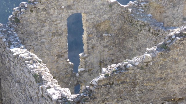 Dans les ruines de Rocca-Sparviera