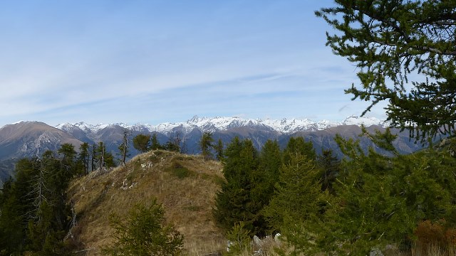 Du Mont Tournairet vers les sommets enneigés