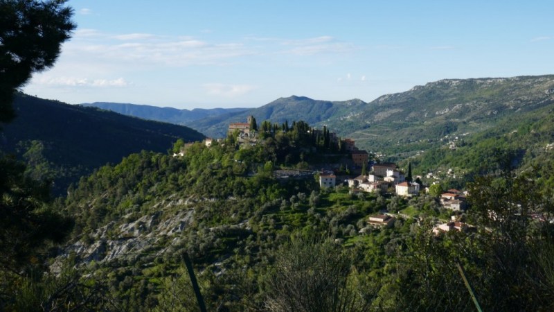 De la Chapelle Bleue, vers Coaraze au petit matin