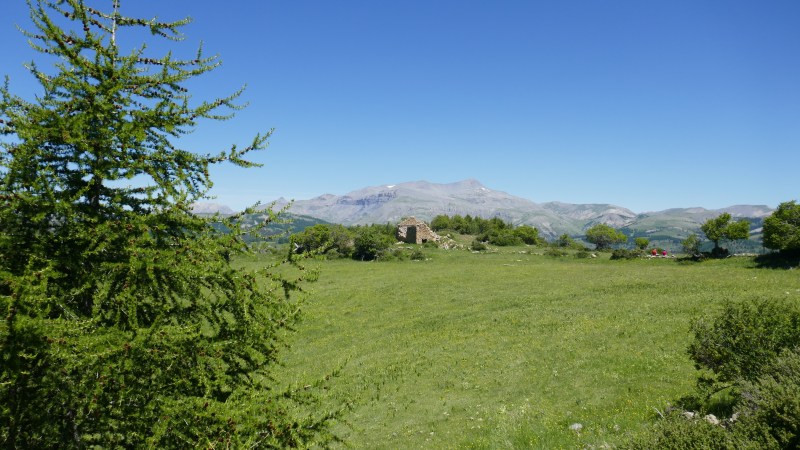 Arrivée sur Giarons, avec le Mont Mounier en arrière-plan