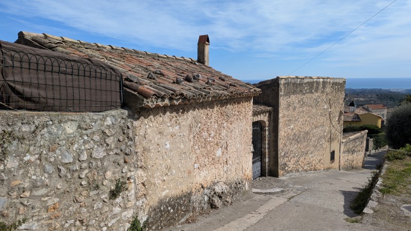 Montée dans les ruelles de Saint Jeannet
