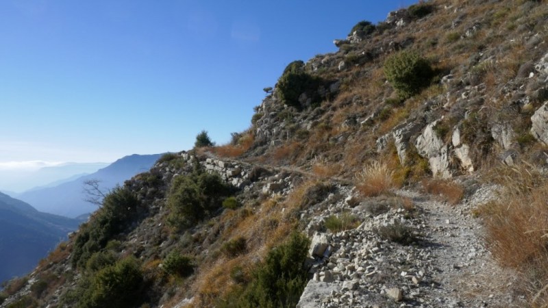 Sentier en balcon côté Tinée