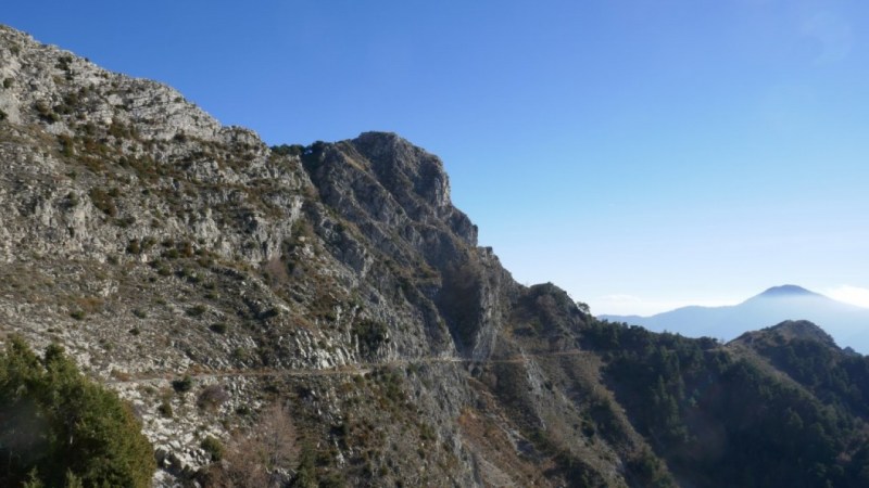 Le sentier qui vient du Col du Castel Ginesté