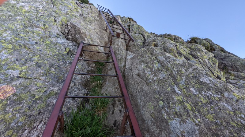 Les échelles avant la Brèche du Brévent