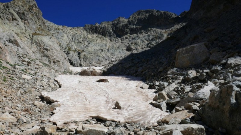 Névé dans le vallon qui mène au Caïre Cabret