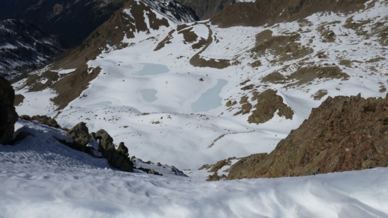 Vue plongeante sur les Lacs de Prals gelés