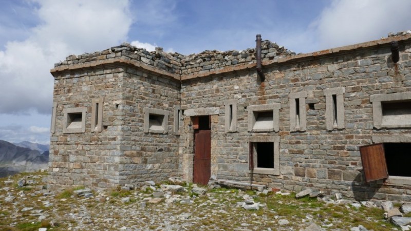 Bâtiment principal du fortin de la Cime de Pelousette