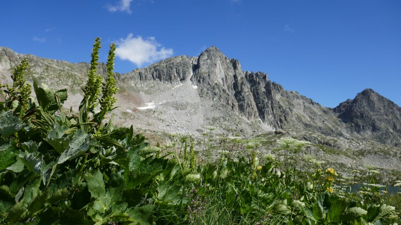 Cime de Tavels vue des Lacs de Terre Rouge