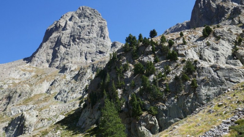 Au-dessus du Lac des Sagnes, partir à droite ou à gauche ?