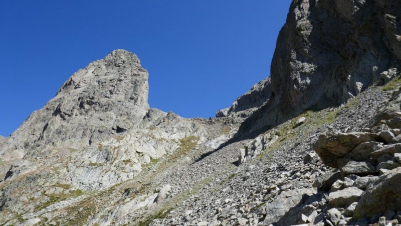 La combe commence au replat là-haut