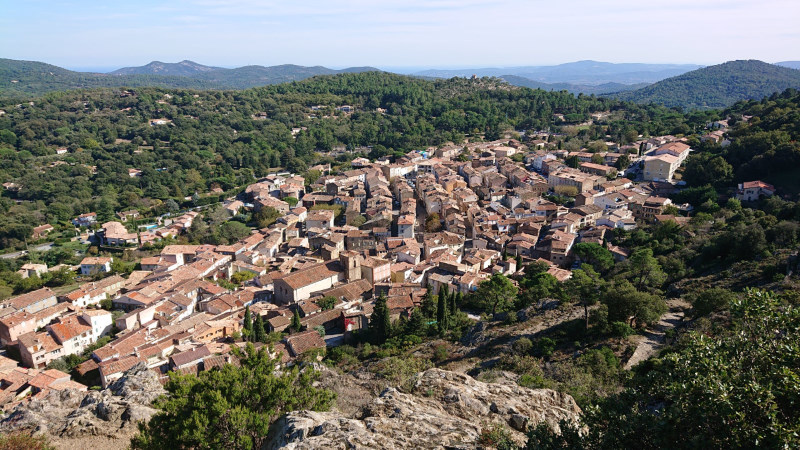 Vue plongeante sur la Garde Freinet