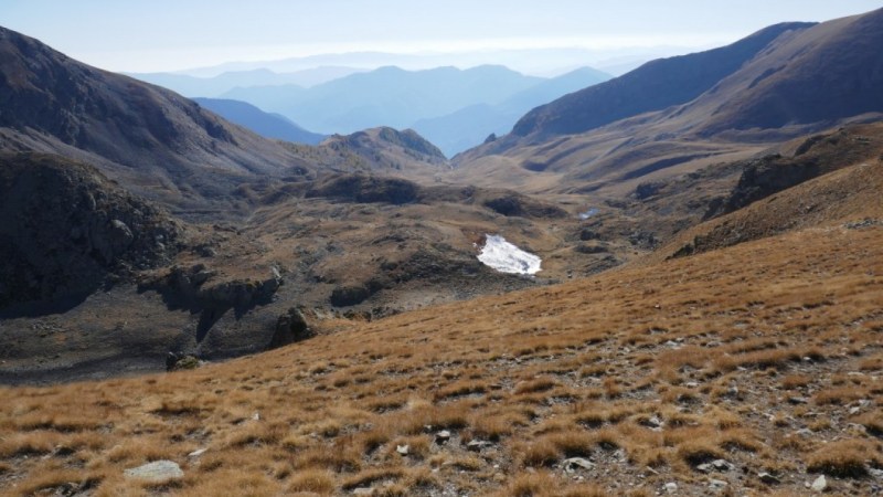 La Lac Long, brillant grâce à ses plantes aquatiques