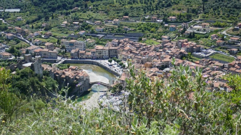 Vue plongeante sur Dolceacqua