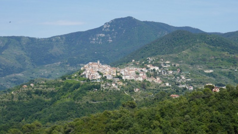 Perinaldo et le Monte Bignone