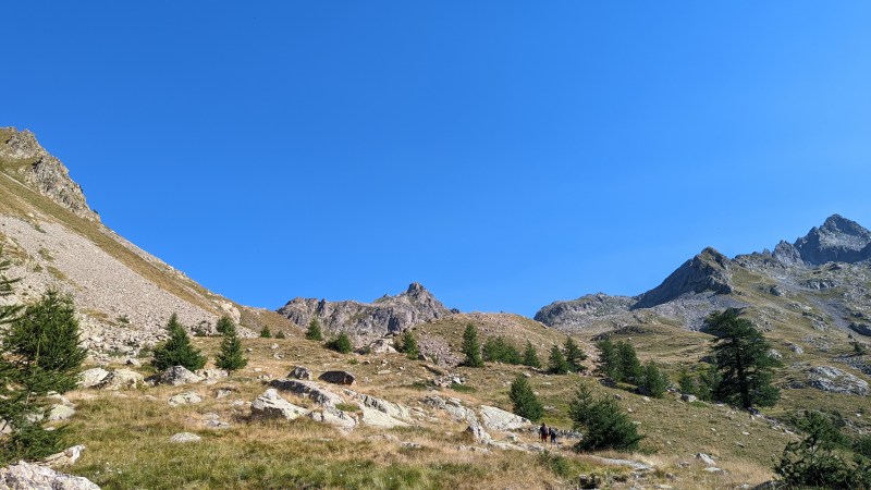 La Cime Ouest de Fenestre apparaît rapidement