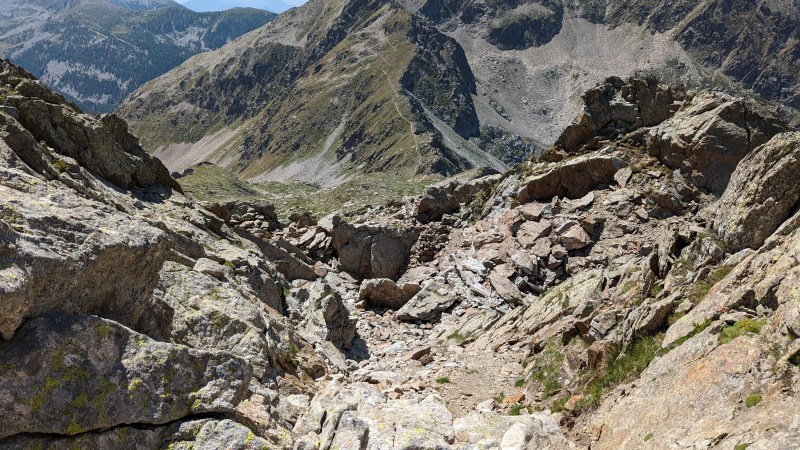 Descente vers le Pas des Ladres