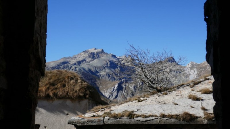 Fenêtre sur la Roche de l'Abisse