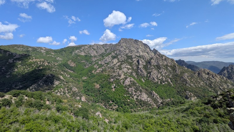 Vue de Bau Filliti, au centre, Héric