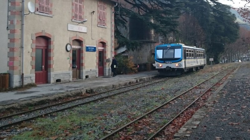 En gare de Puget-Théniers