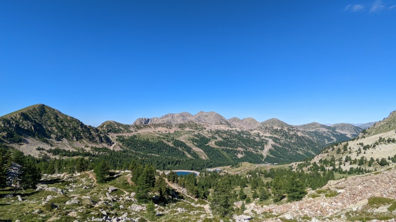 Les pistes d'Isola 2000, en montant vers les Lacs de Terre Rouge