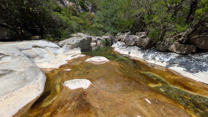 Vasques dans la roche calcaire
