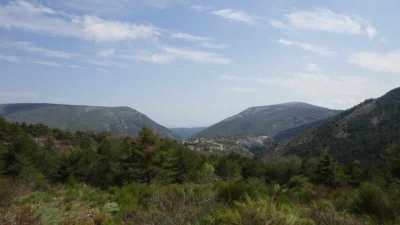 La Montagne des Louquiers, sur la droite