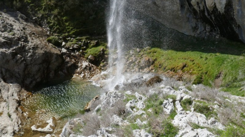 La vasque en bas de la Cascade du Ray