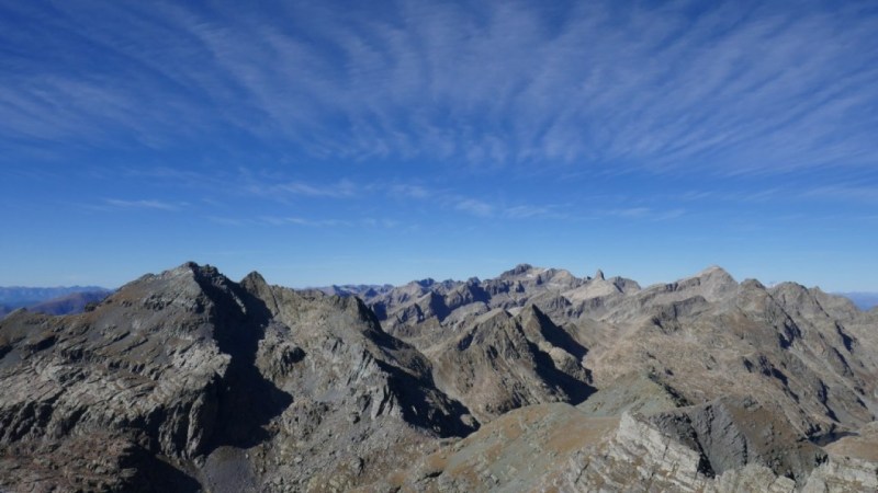 Du sommet vers les hauts sommets du Massif du Mercantour