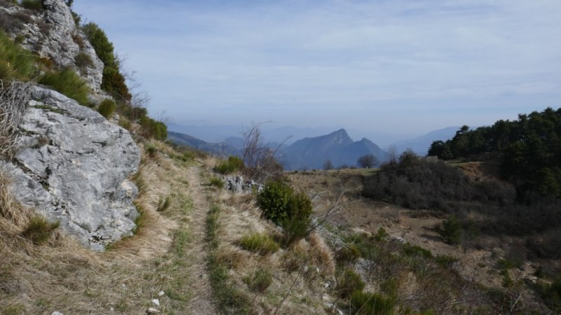 Le sentier sous la Baisse des Collettes