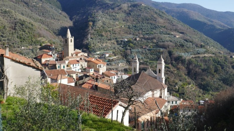 Au-dessus de Ceriana, avec ses deux églises