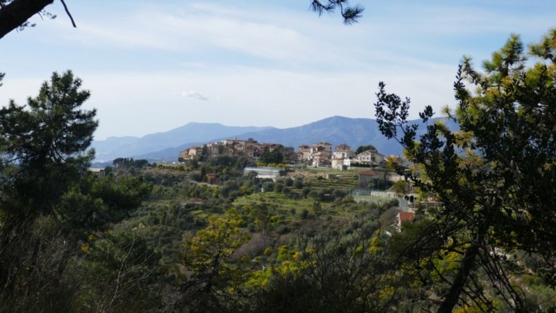 Seborga, posé sur une colline