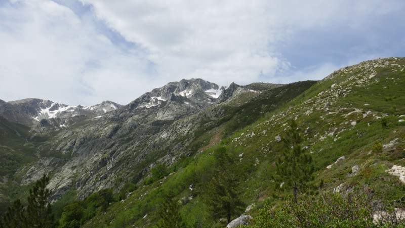 Du point de départ, le Monte Renoso est au centre