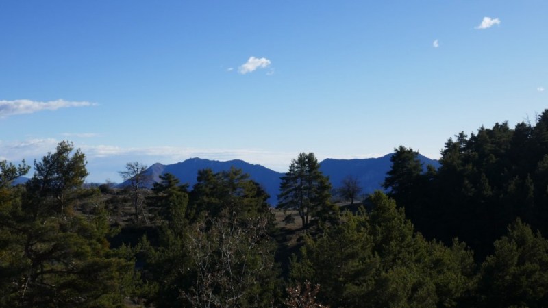 En quittant Villa Souberre, au fond le Mont Vial