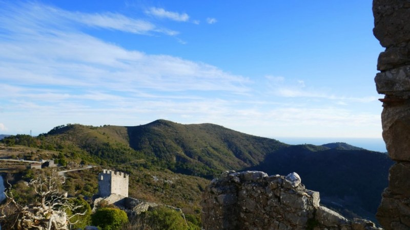 De Châteauneuf vers le Mont Macaron