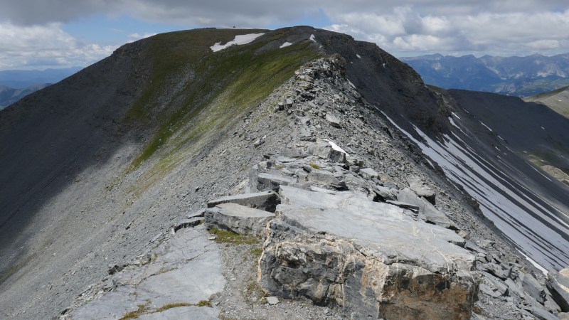 Sur la fine crête du Mont Mounier