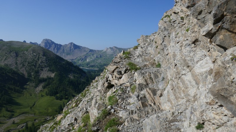 Dans la Barre du Pelat, où le Lac d'Allos apparaît