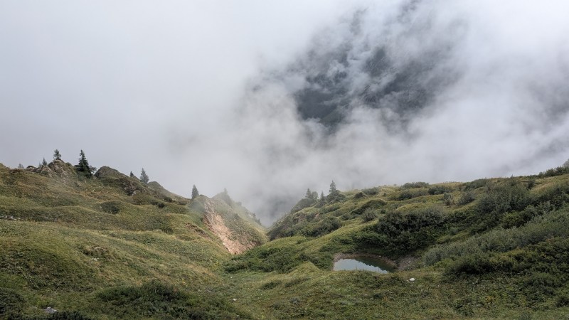 Montée très raide vers le Col des Saulces