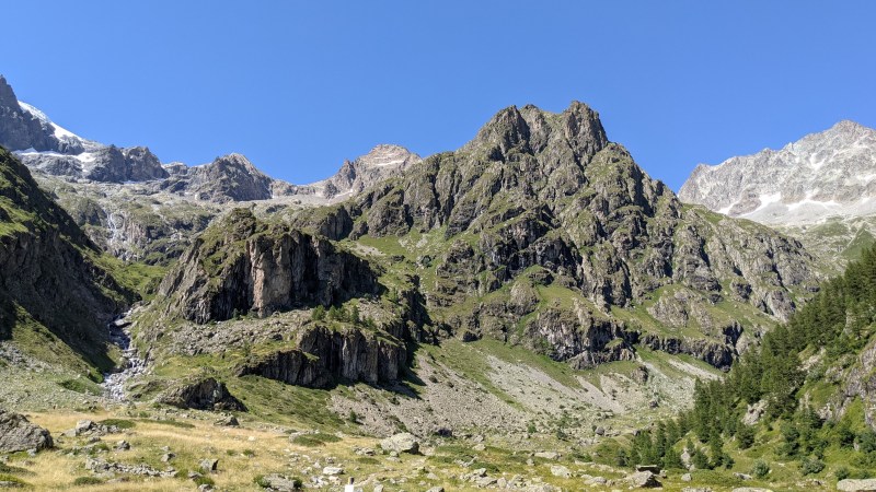 Montée par la gauche, et descente par la droite