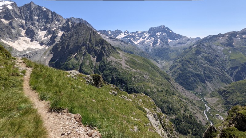 Sentier en balcon du retour, devant le Sirac