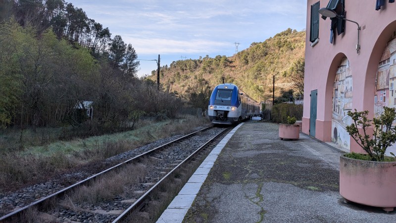 Arrivée du train en gare de Touët de l'Escarène