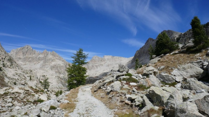 Juste avant le Lac Nègre, la Tête des Tablasses apparaît, à droite