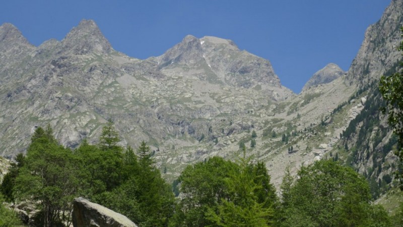 Tête du Lac Autier (avec la tache de neige) du Pont du Countet