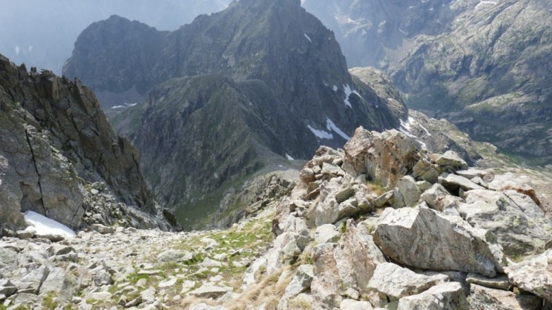 Montée le long de la crête au-dessus du Pas du Niré