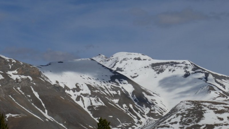 Angle inhabituel sur les deux sommets du Mounier