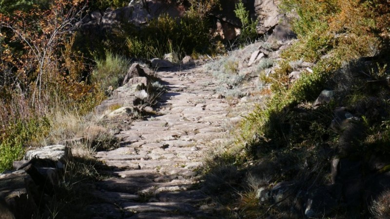 Le dallage parfait sous le Col de Roua