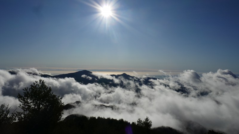 Mer de nuages vers le Monte Bignone et la mer 