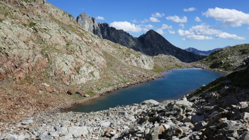 Le lac sans nom sous la Pas du Loup