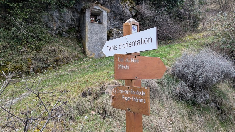 A Auvare, direction la Croix sur Roudoule